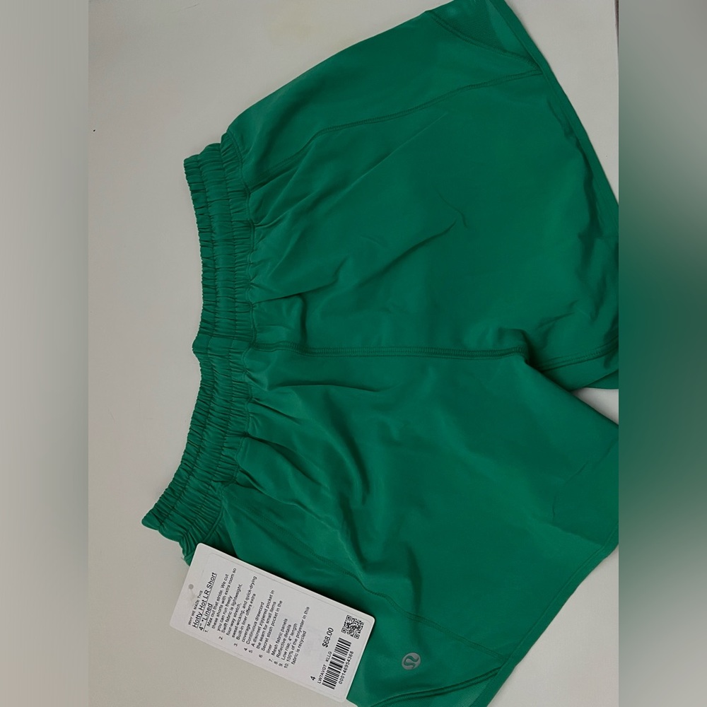 lululemon Hotty Hot size 4 Low-Rise Lined Short 4"
